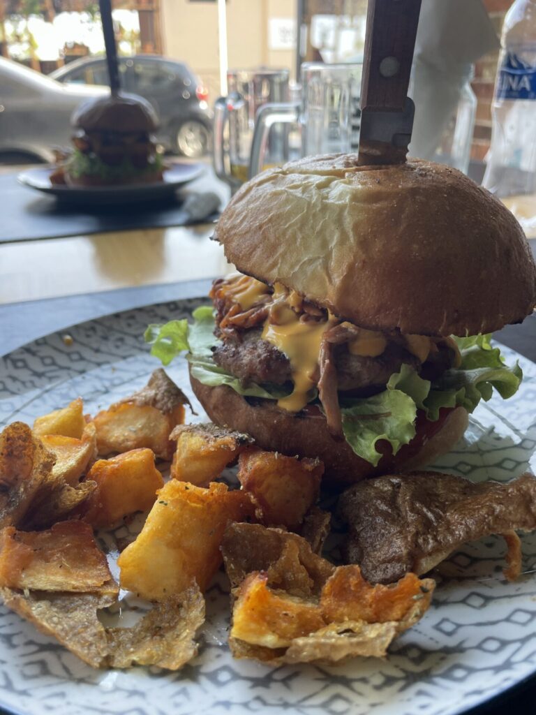 Where to Eat in Saranda - Nomads burger